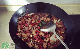 別人家的室友！成都女孩為室友帶了一盆冷吃兔