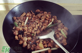 別人家的室友！成都女孩為室友帶了一盆冷吃兔