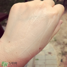 娜麗絲防曬霜和噴霧哪個好？娜麗絲防曬霜和噴霧對比