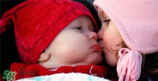 大女兒嫉妒二胎弟弟受寵 生二胎怎么安撫老大 大女兒嫉妒二胎弟弟受寵 生二胎怎么安撫老大