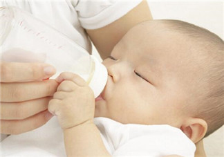 寶寶溢奶怎么辦？寶寶溢奶怎么做？