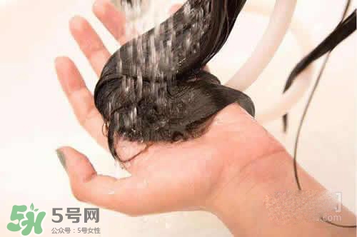 用染發(fā)膏前要不要洗頭？用染發(fā)膏要提前幾天洗頭？