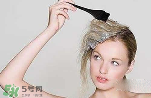 用染發(fā)膏前要不要洗頭？用染發(fā)膏要提前幾天洗頭？