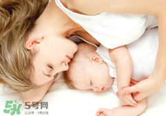 產(chǎn)后皮膚干燥起皮又很癢是怎么回事？生完小孩后皮膚特干怎么辦？