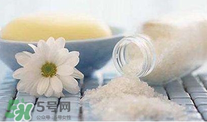 食用鹽可以洗臉嗎？用食用鹽洗臉好嗎？