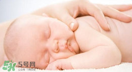 寶寶護臀膏可以擦臉嗎？寶寶護臀膏可以擦其他部位嗎？