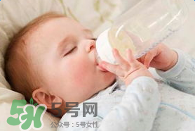 寶寶溢奶怎么辦？寶寶溢奶怎么做？