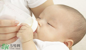 寶寶溢奶怎么辦？寶寶溢奶怎么做？