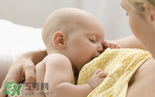 寶寶溢奶怎么辦？寶寶溢奶怎么做？