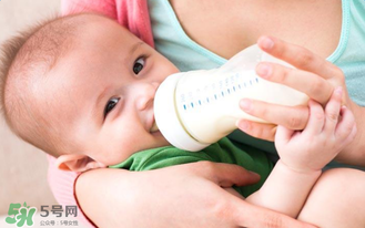 寶寶溢奶怎么辦？寶寶溢奶怎么做？