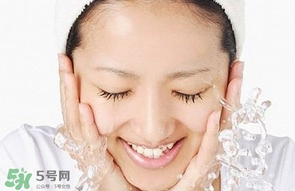 食用鹽可以洗臉嗎？用食用鹽洗臉好嗎？