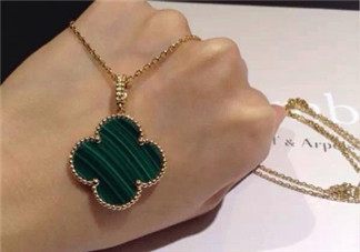 梵克雅寶項(xiàng)鏈?zhǔn)鞘裁床馁|(zhì)？vca項(xiàng)鏈?zhǔn)屈S金的嗎