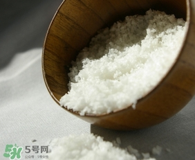 普通鹽和低鈉鹽哪種好？海鹽湖鹽井礦鹽哪種好