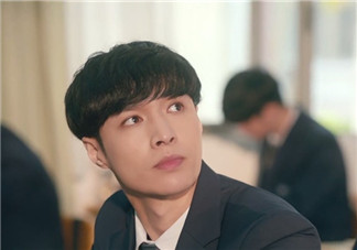 5元的礦泉水他都嫌貴 慈善夜他捐出一個(gè)救護(hù)車隊(duì)