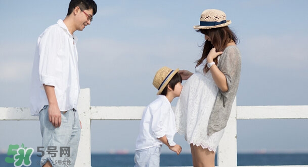 大女兒嫉妒二胎弟弟受寵 生二胎怎么安撫老大 大女兒嫉妒二胎弟弟受寵 生二胎怎么安撫老大