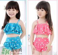 兒童泳衣連體好還是分體好？?jī)和疽履膫€(gè)款式好？