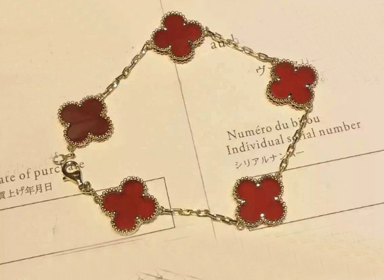 梵克雅寶四葉草項(xiàng)鏈哪個(gè)顏色好看？有玫瑰金的嗎