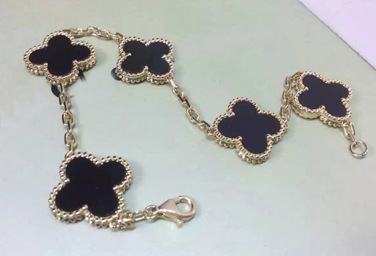 梵克雅寶四葉草項(xiàng)鏈哪個(gè)顏色好看？有玫瑰金的嗎