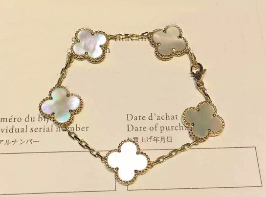 梵克雅寶四葉草項(xiàng)鏈哪個(gè)顏色好看？有玫瑰金的嗎