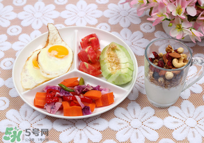 甜瓜能和酸奶一起吃嗎？吃完甜瓜可以喝酸奶嗎？