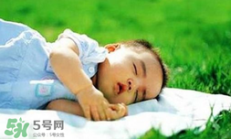 寶寶曬太陽(yáng)怎么曬？最佳的曬太陽(yáng)時(shí)間