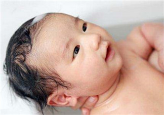 嬰兒洗頭怎么洗？嬰兒洗頭注意事項