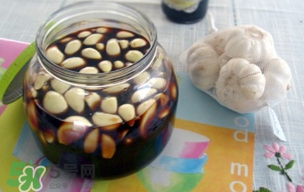 蒜頭怎么腌制好吃？腌制咸蒜的正確方法