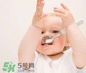 寶寶吃魚肝油什么時間吃最好？嬰兒吃魚肝油吃到什么時候？