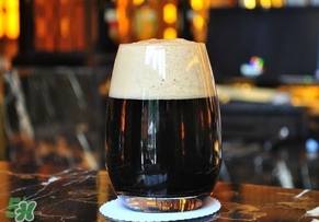 喝黑啤酒有什么好處？黑啤酒的功效與作用