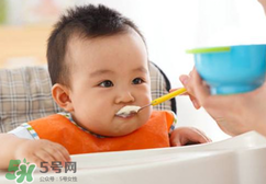 寶寶吃米粉拉綠便便怎么回事？寶寶吃米粉拉綠色要緊嗎？