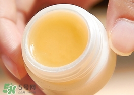 Blistex碧唇小白罐和小藍罐哪個好？百蕾適小白罐和小藍罐對比