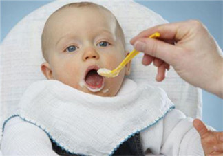 寶寶吃米粉拉綠便便怎么回事？寶寶吃米粉拉綠色要緊嗎？