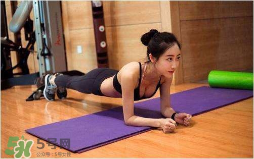 平板支撐多久算合格？平板支撐能減肥嗎？