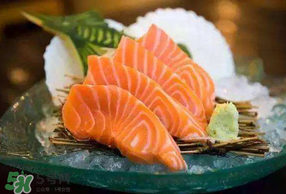 三文魚不能和什么一起吃？三文魚和什么相克？