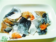 三文魚皮要去鱗嗎?三文魚皮可以生吃嗎? 三文魚皮要去鱗嗎?三文魚皮可以生吃嗎?