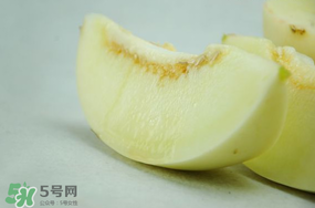 為什么吃甜瓜會嗓子疼？吃甜瓜嗓子疼怎么辦？