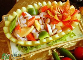 甜瓜和海鮮能一起吃嗎？吃海鮮能吃香瓜嗎？