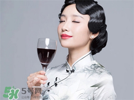 桑葚酒的營養(yǎng)價(jià)值_桑葚酒的功效與作用 桑葚酒的營養(yǎng)價(jià)值_桑葚酒的功效與作用