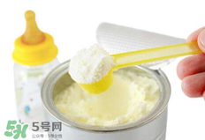 開水沖奶粉會破壞營養(yǎng)嗎？什么水溫沖奶粉好？