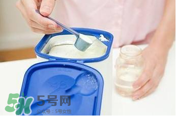 開水沖奶粉會破壞營養(yǎng)嗎？什么水溫沖奶粉好？