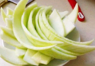 西瓜皮敷臉有什么作用？西瓜皮敷臉有什么好處