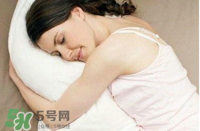 月經(jīng)少而黑什么原因？月經(jīng)少而黑怎么調(diào)理