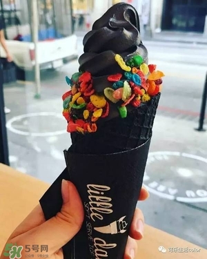 炭黑冰淇淋好吃嗎？炭黑冰淇淋哪里買？