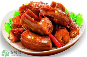 周黑鴨和絕味哪個好吃？絕味鴨脖和周黑鴨哪個好吃？