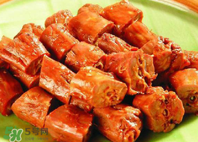 周黑鴨和絕味哪個好吃？絕味鴨脖和周黑鴨哪個好吃？