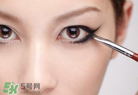 初學者怎么畫眼線?初學者畫眼線步驟圖解 初學者怎么畫眼線?初學者畫眼線步驟圖解