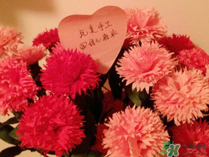 母親節(jié)可以送紙做的康乃馨嗎？康乃馨怎么折？