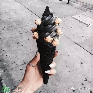 炭黑冰淇淋好吃嗎？炭黑冰淇淋哪里買？