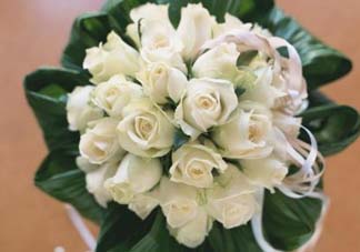 母親節(jié)可以送白玫瑰嗎？白玫瑰適合送什么人？