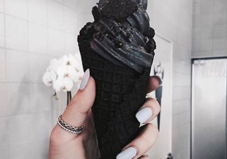 炭黑冰淇淋好吃嗎？炭黑冰淇淋哪里買？